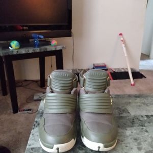 Army green Jordans size 14